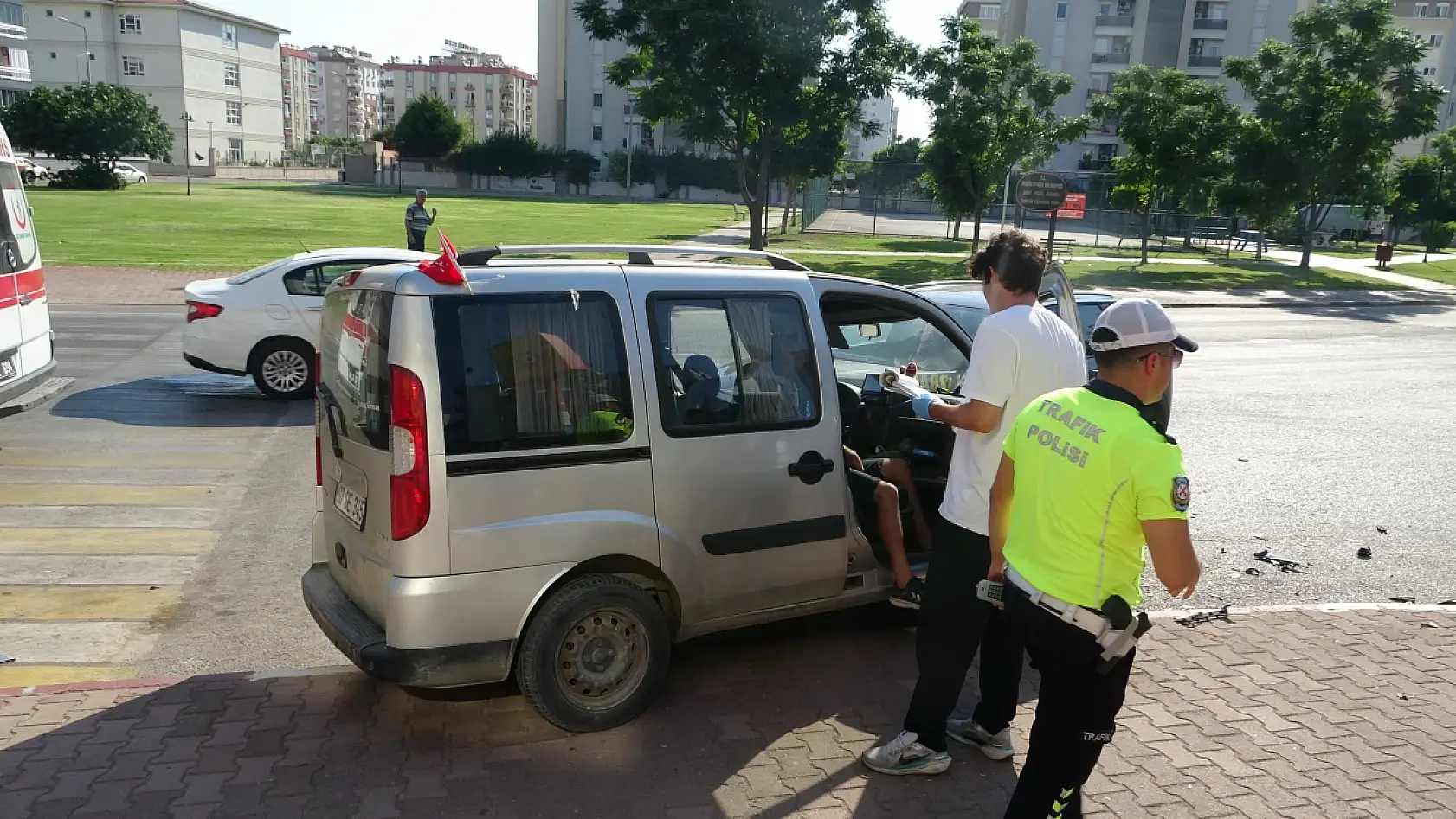 Park ettiği arabasının halini görünce neye uğradığını şaşırdı