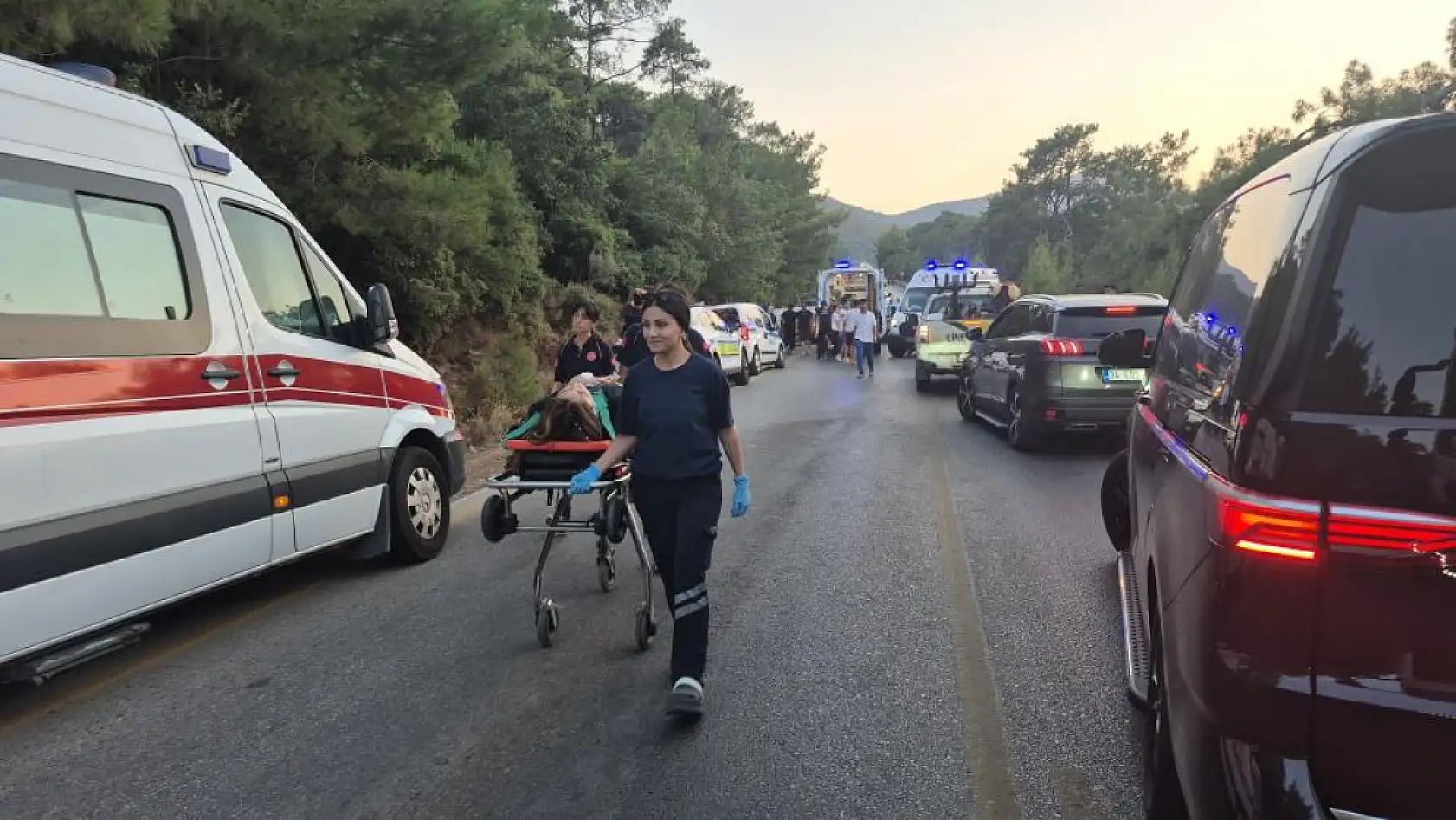 Bodrum'da kamyonet ve otomobil kafa kafaya çarpıştı: 4 yaralı