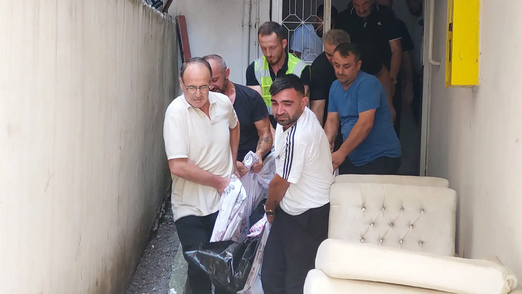 29 yaşındaki genç arkadaşlarının evinde ölü bulundu