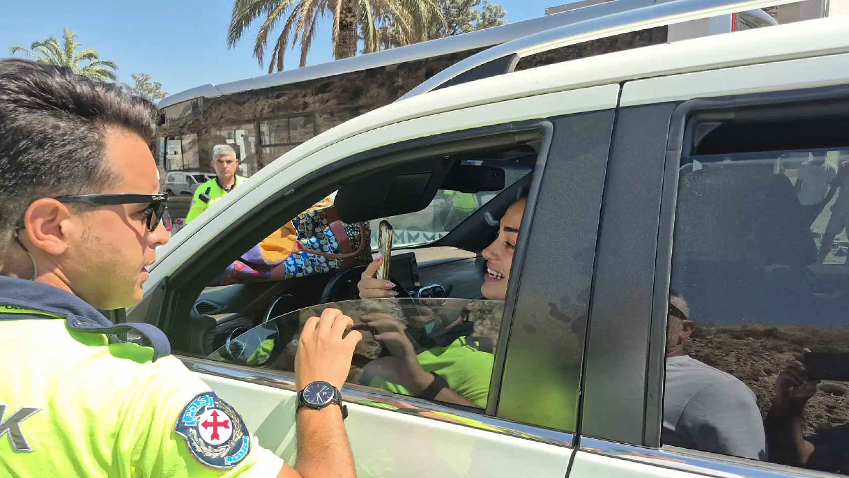 Dilan Çıtak, polisin üzerine araba sürdü
