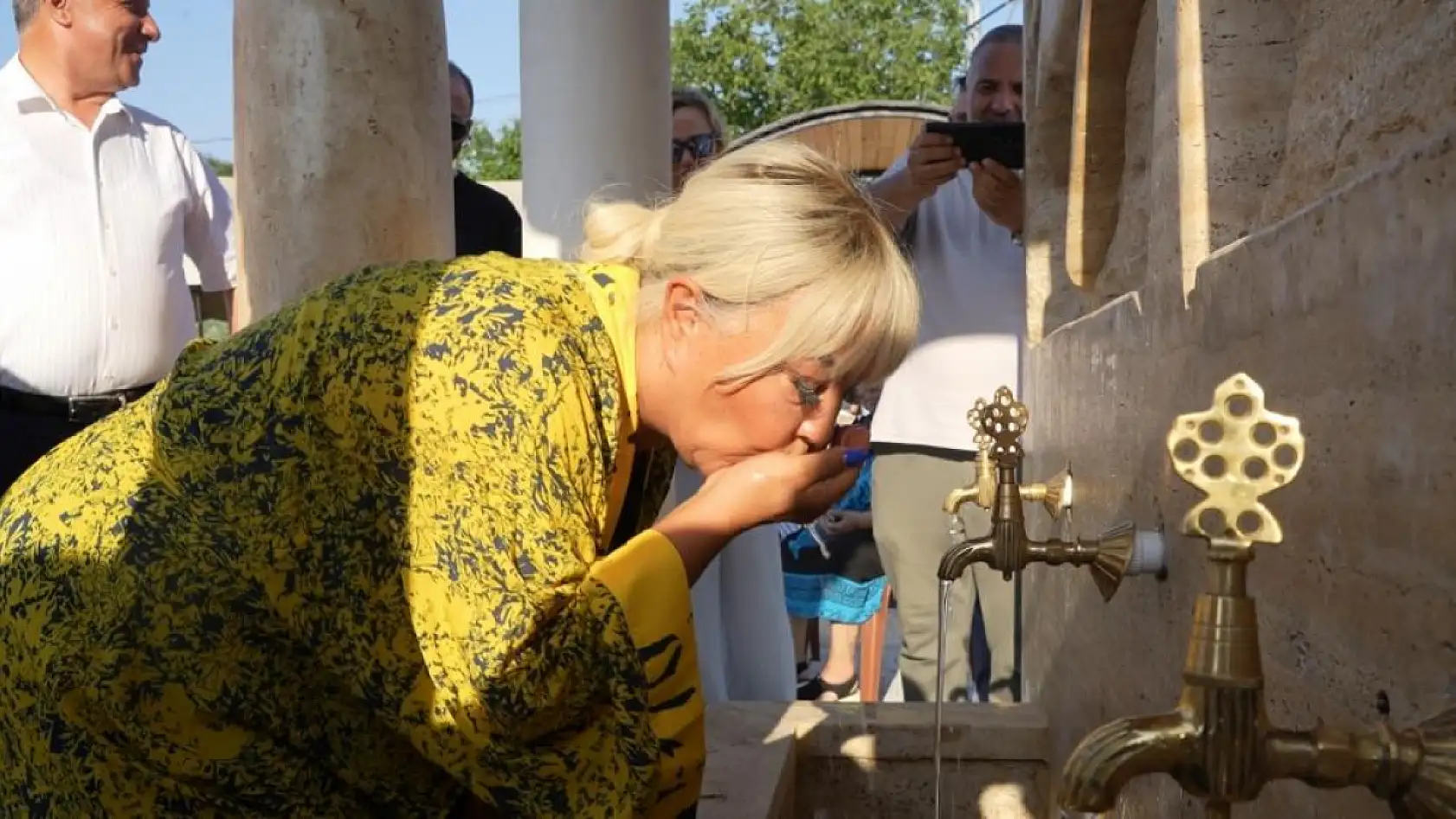 Safiye Soyman Gözyaşlarını Tutamadı! Oğlu İçin Anlamlı Hayrat