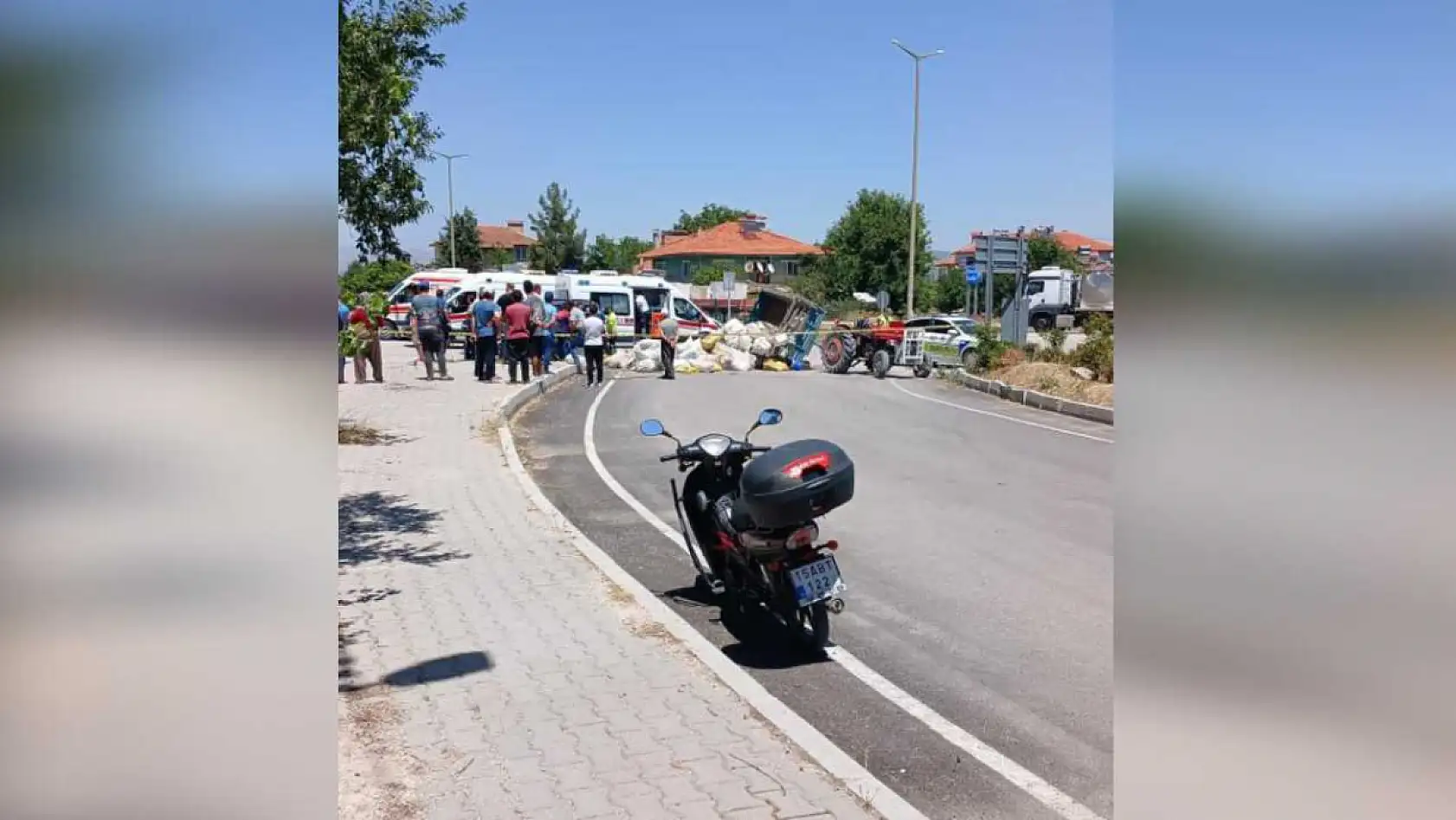 Hafif ticari araç ile traktör çarpıştı: 7 kişi yaralandı