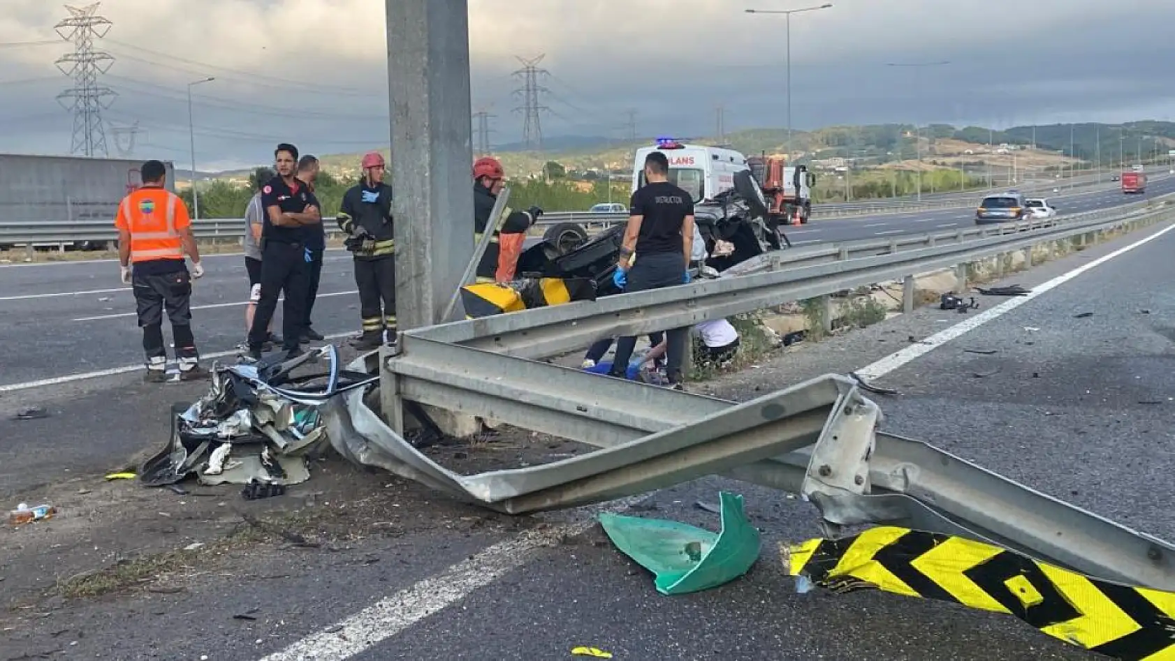 Ailecek Yola Çıktılar, Sabahın İlk Saatlerinde Feci Şekilde Kaza Yaptılar