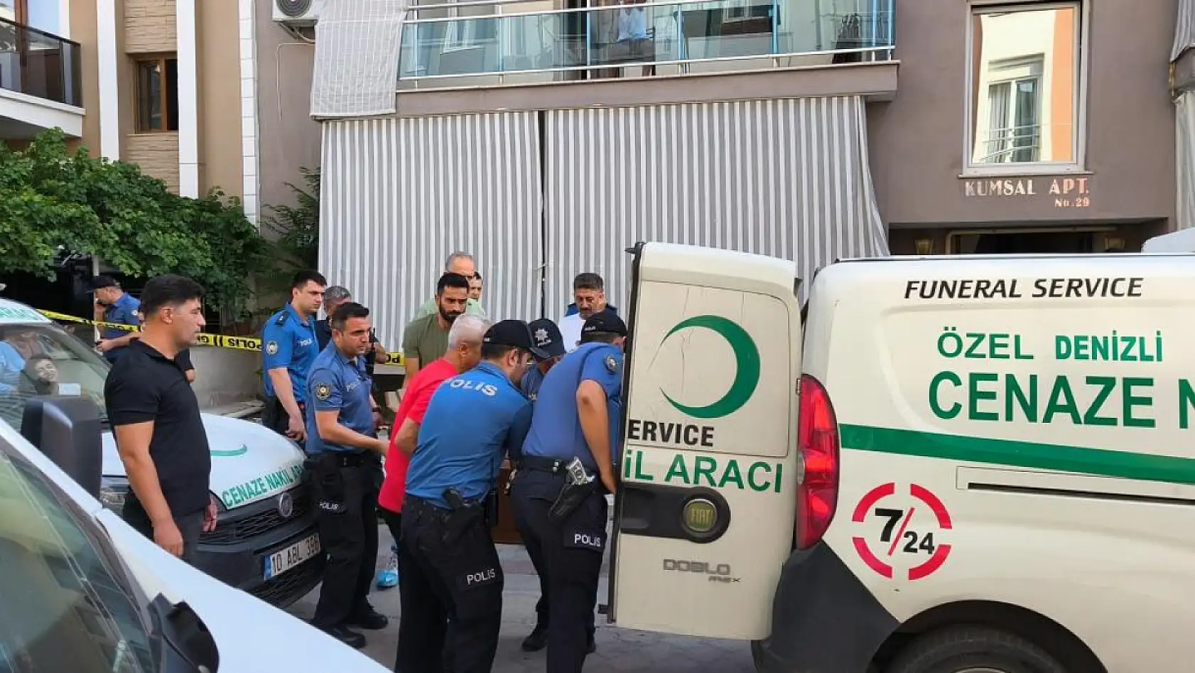 Polis Eşini ve Çocuklarını Öldürüp İntihar Etti
