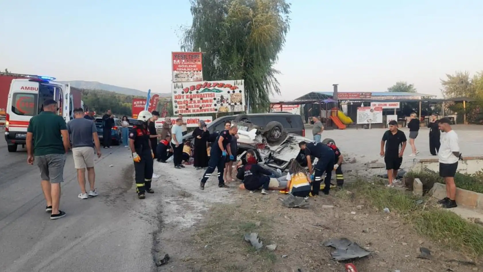 Burdur-Isparta Yolunda Midibüs ile Otomobil Çarpıştı: 6 Yaralı