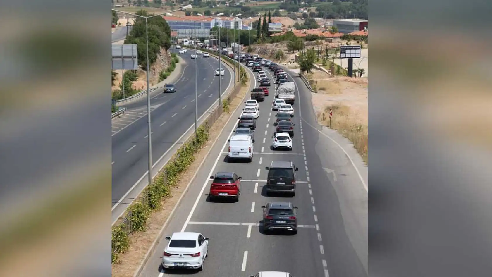 Marmaris, Datça ve Fethiye'den Dönenler Trafiği Kilitledi