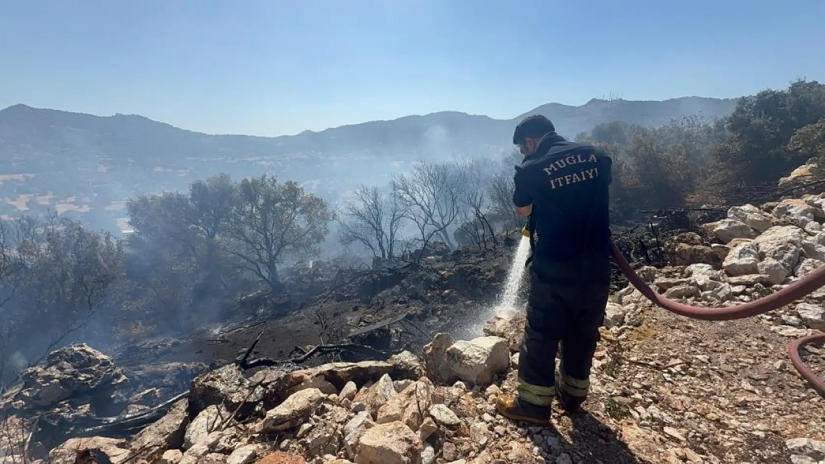 Bodrum'da uçaklardan alevlere su bombardımanı