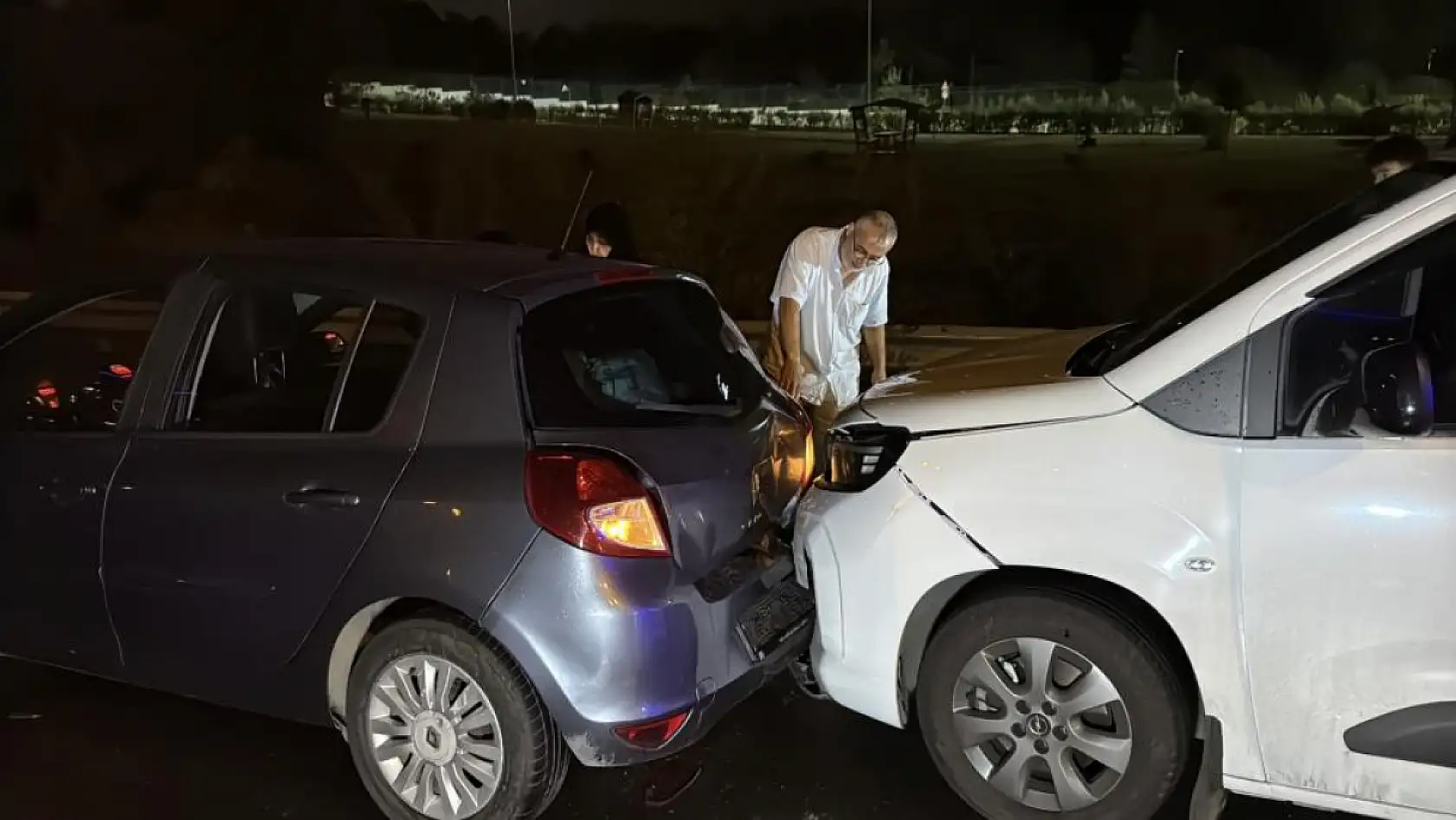 Zincirleme Trafik Kazası: 16 Araç Birbirine Girdi, 6 Kişi Yaralandı