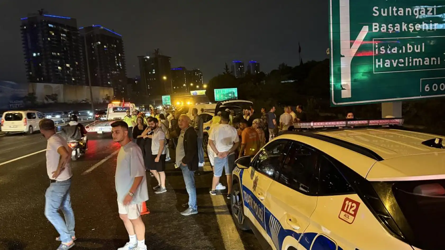 Zincirleme Trafik Kazası: 16 Araç Birbirine Girdi, 6 Kişi Yaralandı