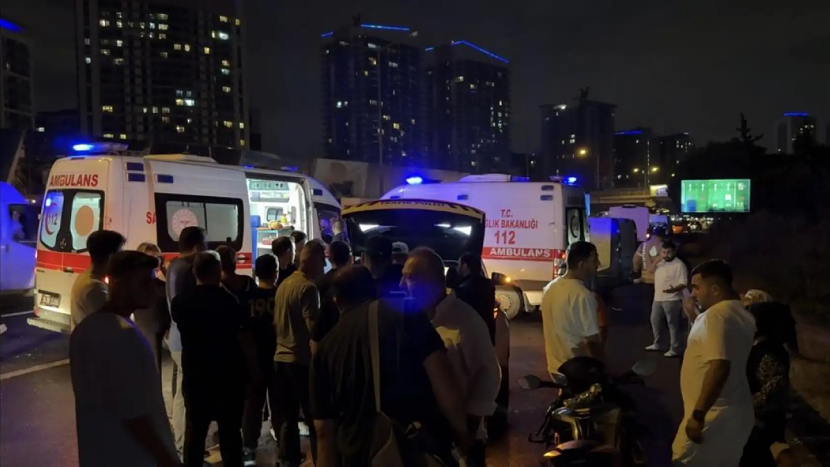Zincirleme Trafik Kazası: 16 Araç Birbirine Girdi, 6 Kişi Yaralandı