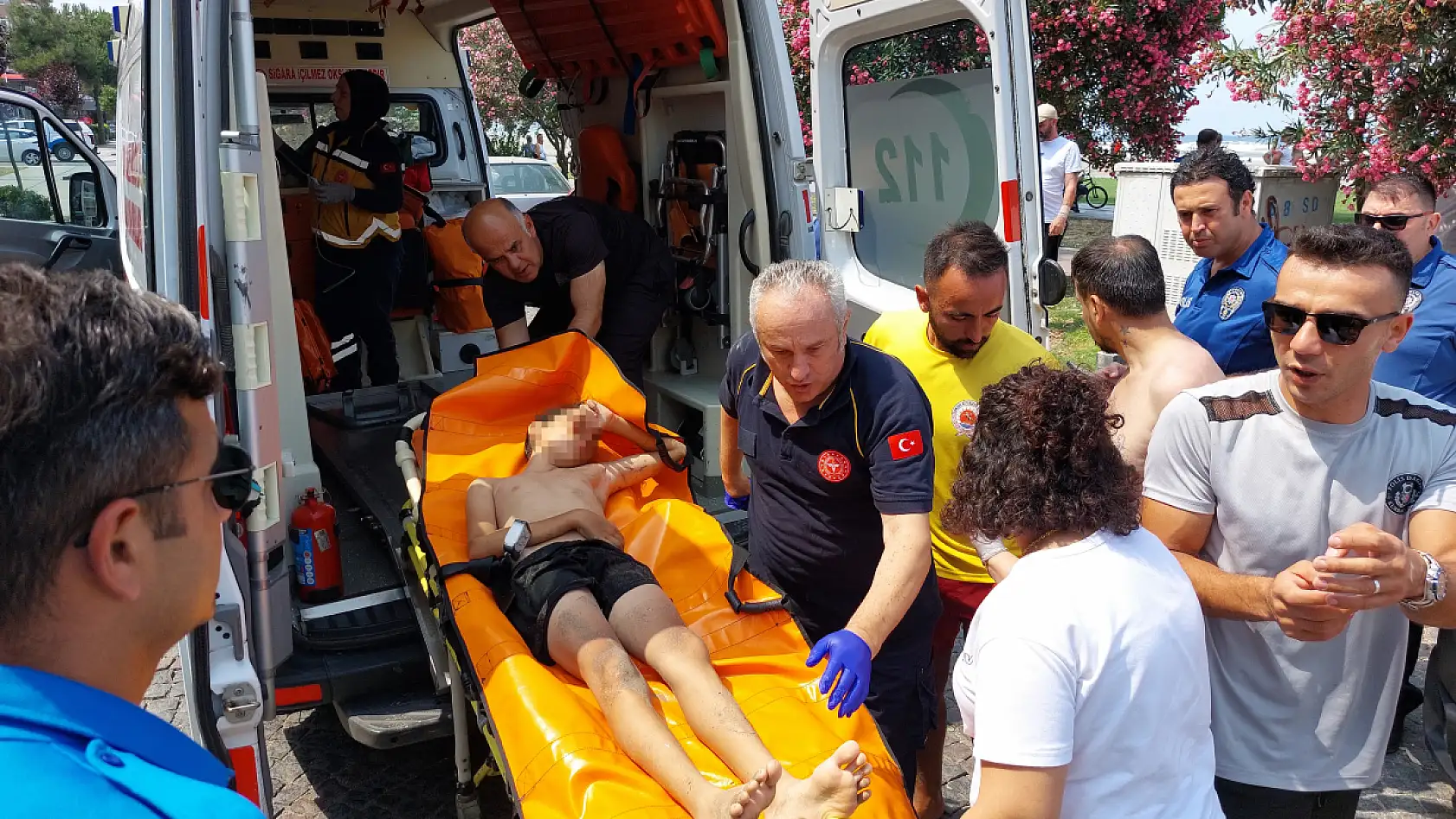 Boğulma tehlikesi geçiren çocuğu babası kurtardı