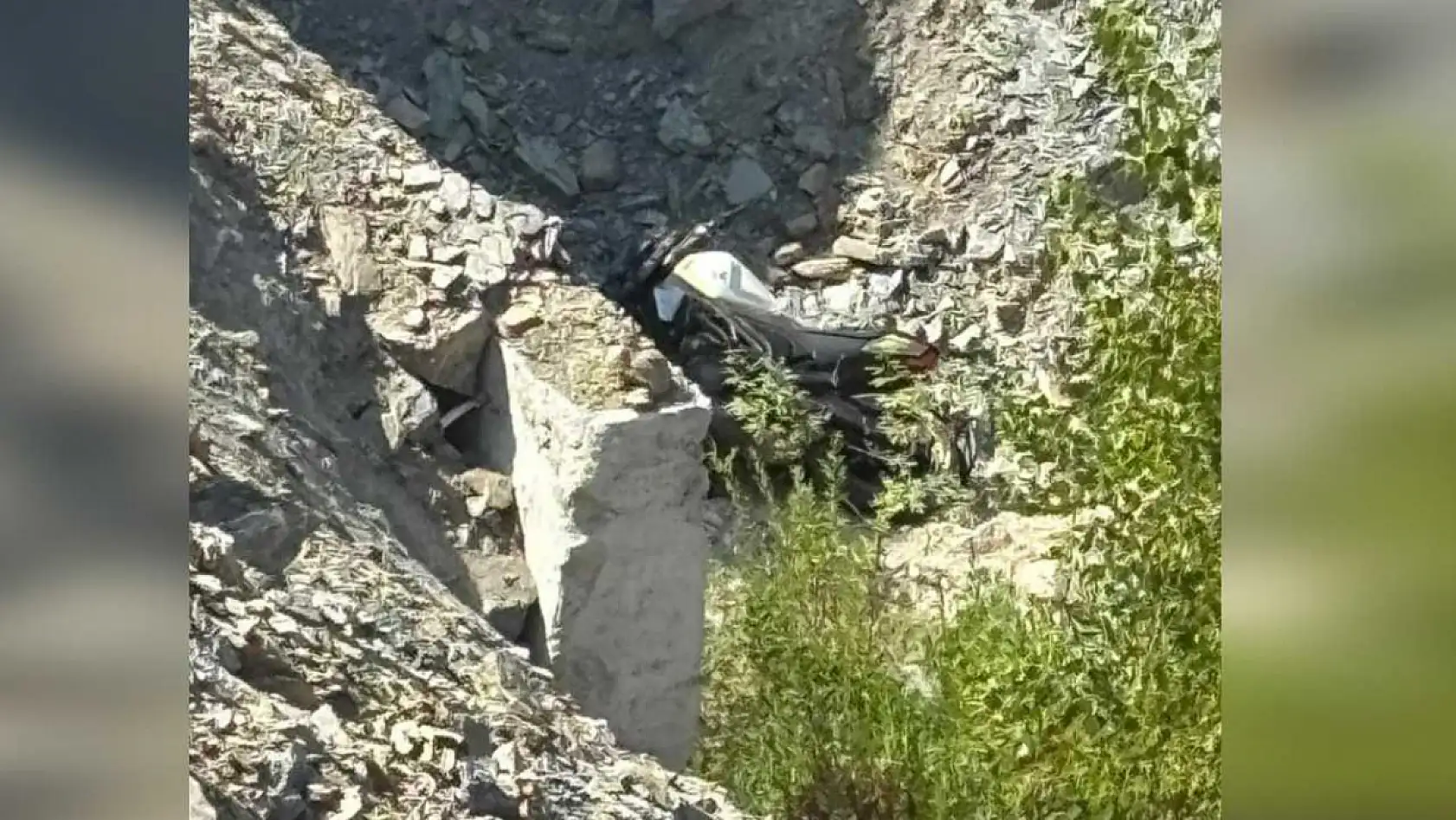 Motosiklet şarampole yuvarlandı: Genç motosiklet sürücüsü yaralandı