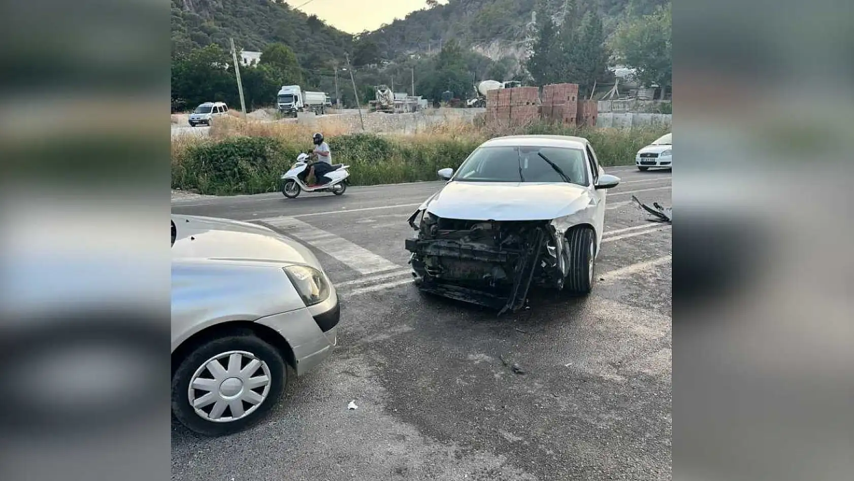 Kaş-Seydikemer Yolu'nda Feci Kaza: 3 Otomobil Birbirine Girdi