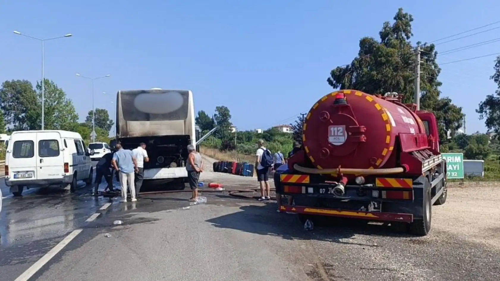 Seyir halindeki tur otobüsü yandı, 43 Polonyalı turist tahliye edildi
