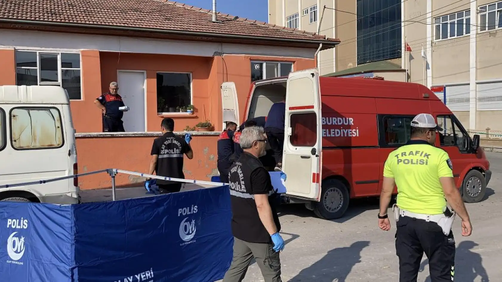 Kamyonet motosiklet ile çarpıştı, 2 aylık evli çiftin mutluluğu kazada son buldu
