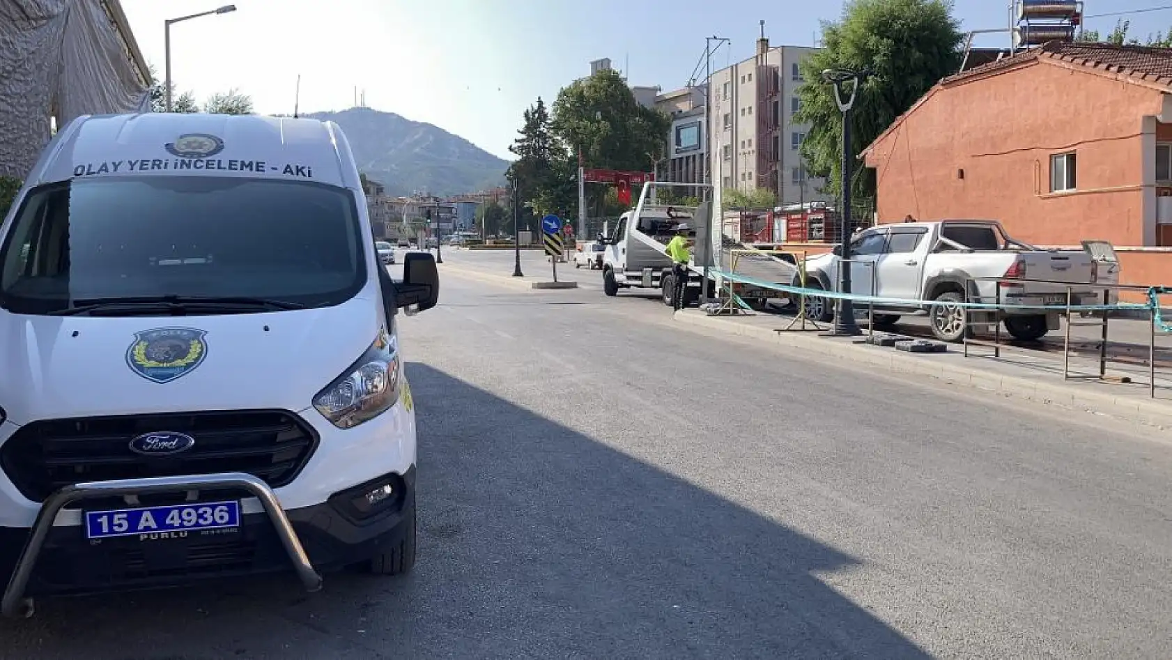 Kamyonet motosiklet ile çarpıştı, 2 aylık evli çiftin mutluluğu kazada son buldu
