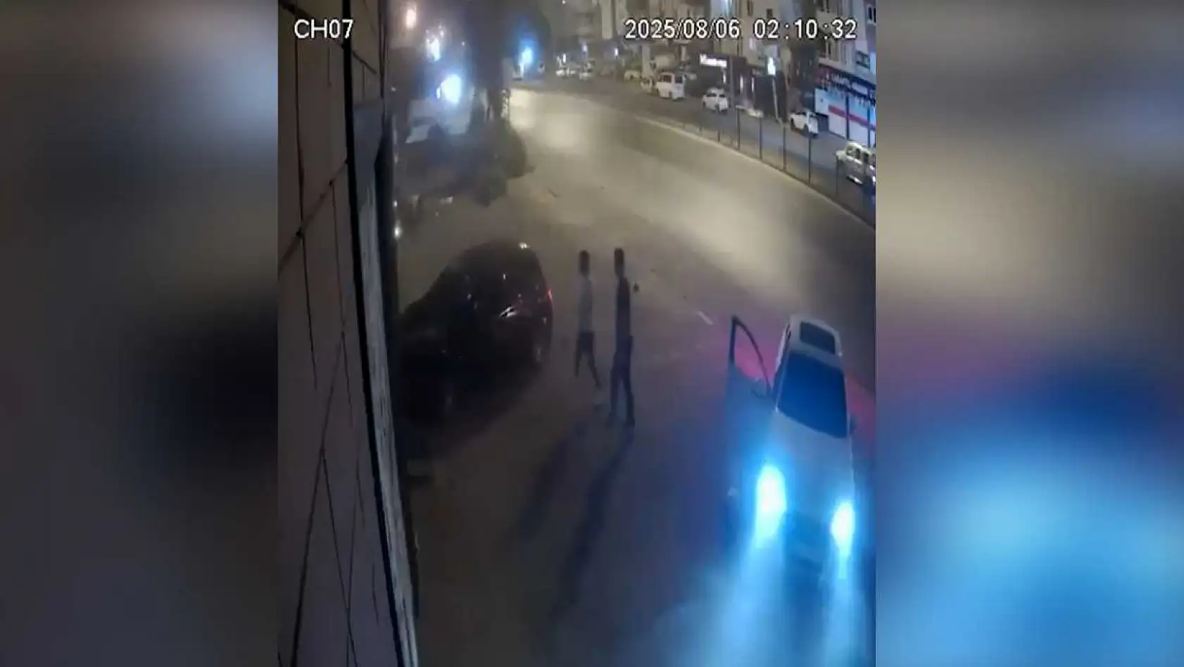 3.00 Promil Alkollü Sürücü Ağaca ve İş Yerine Çarptı