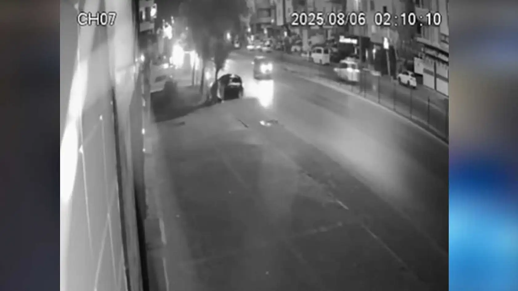 3.00 Promil Alkollü Sürücü Ağaca ve İş Yerine Çarptı