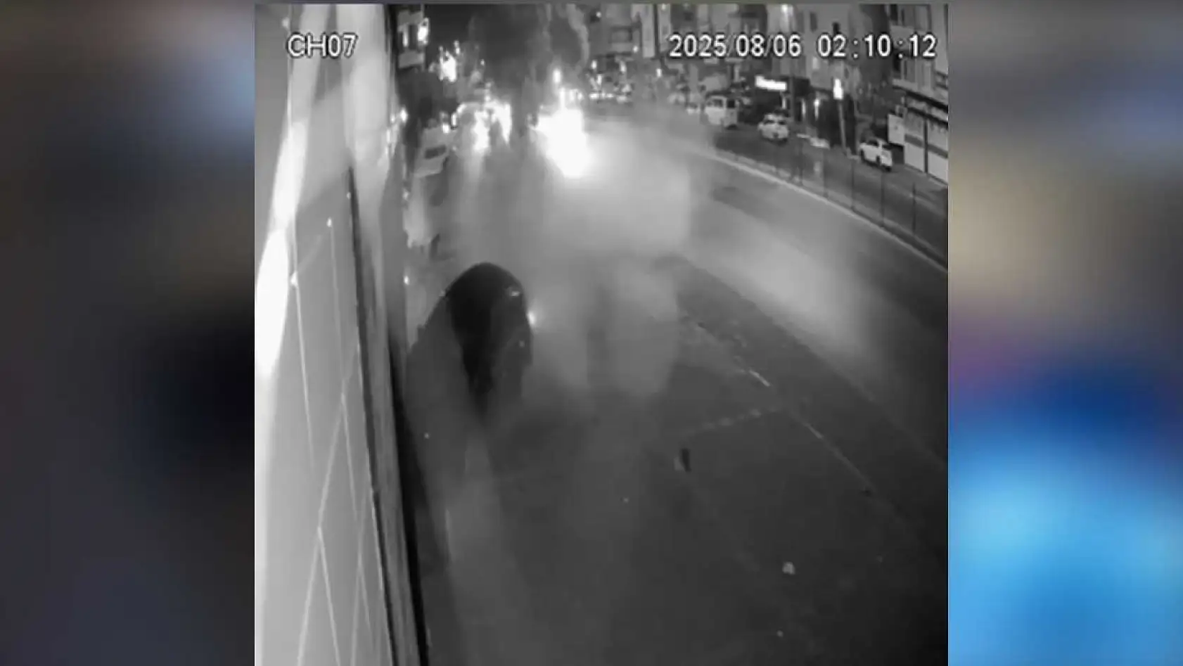 3.00 Promil Alkollü Sürücü Ağaca ve İş Yerine Çarptı