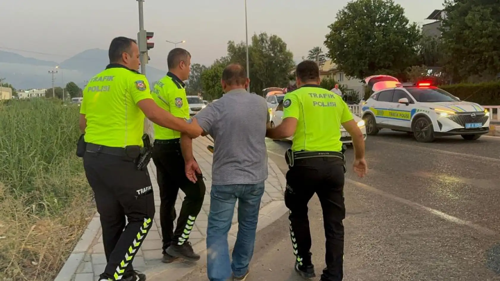 Fethiye'de feci kaza: Önce çarptı, sonra kaçmaya çalıştı: Kadını ezilmekten vatandaşlar kurtardı