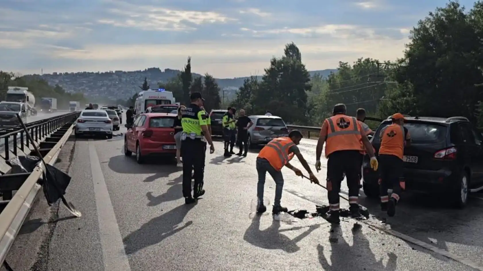 Sabah Saatlerinde Feci Kaza! 10 Araç Birbirine Girdi, Yaralılar Var