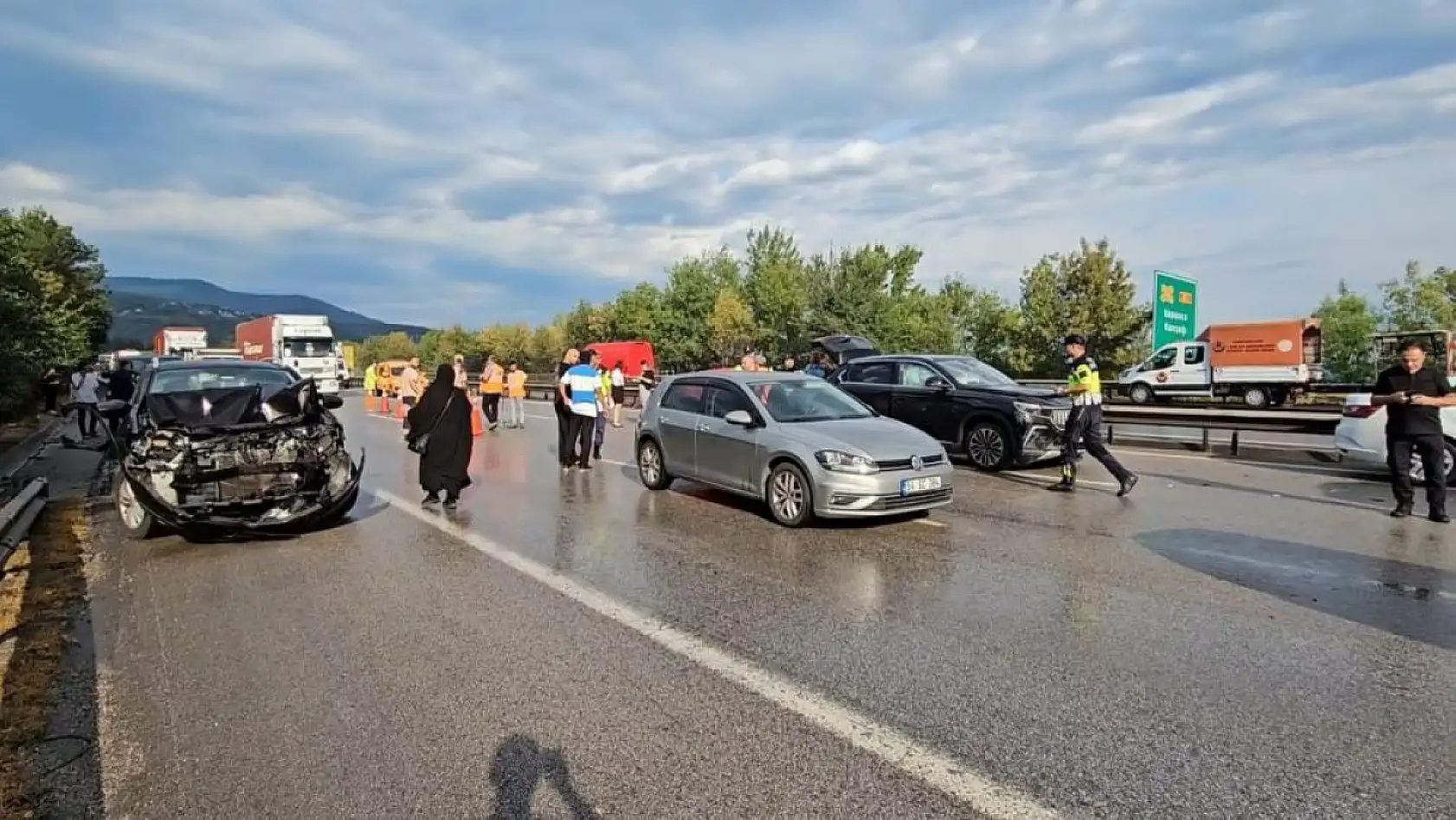 Sabah Saatlerinde Feci Kaza! 10 Araç Birbirine Girdi, Yaralılar Var