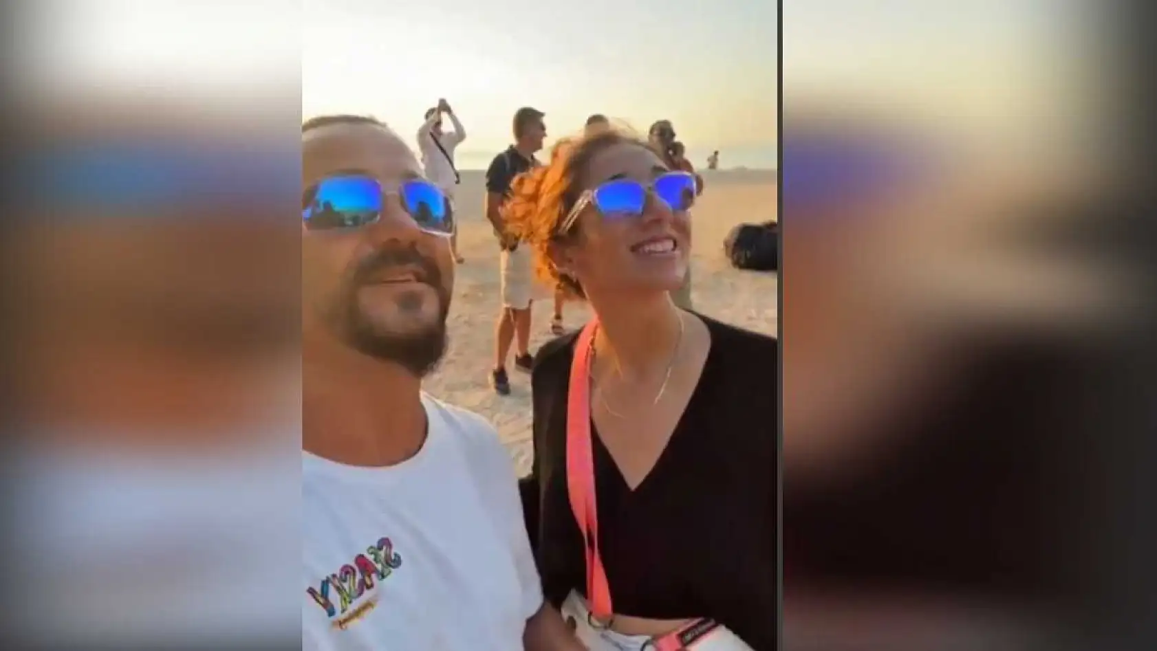 Ölüdeniz'de, doğacak çocuklarının cinsiyetini gökyüzünde ilan ettirdiler