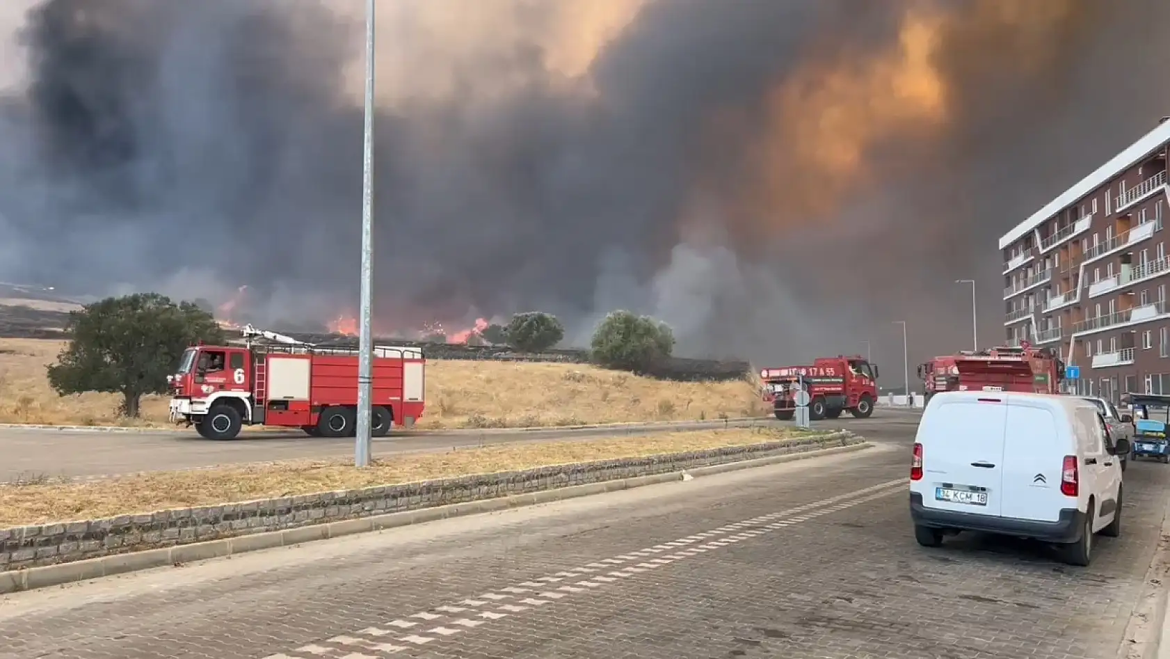 Çanakkale'de orman yangını hastaneye yaklaştı