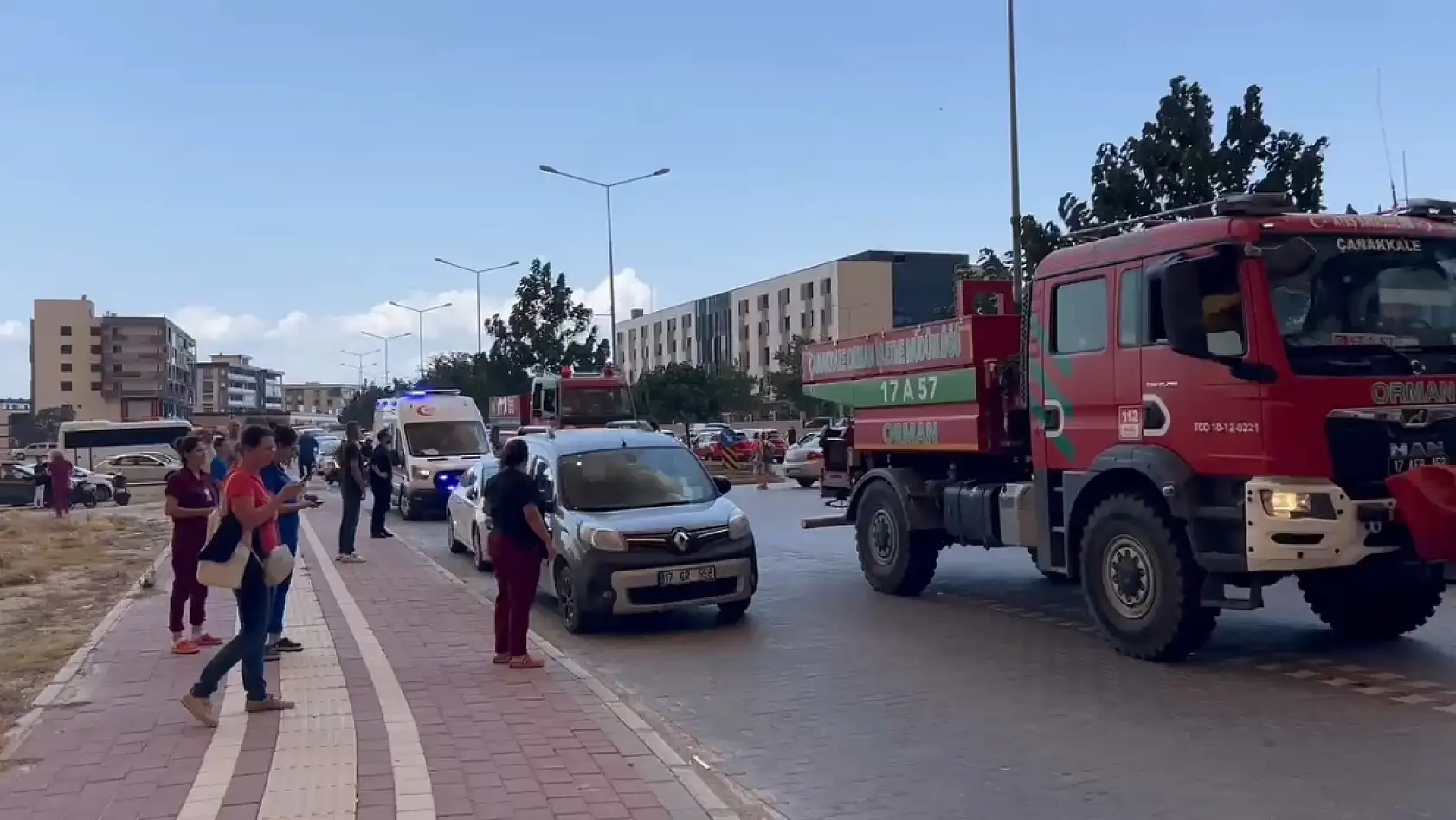 Çanakkale'de orman yangını hastaneye yaklaştı