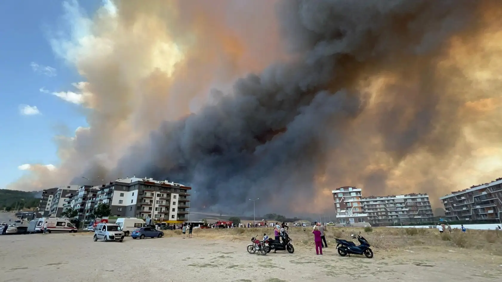 Çanakkale'de orman yangını hastaneye yaklaştı