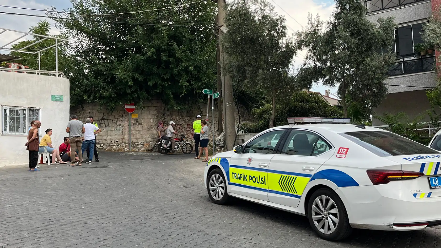 Menteşe'de otomobil ile motosiklet çarpıştı: 2 yaralı