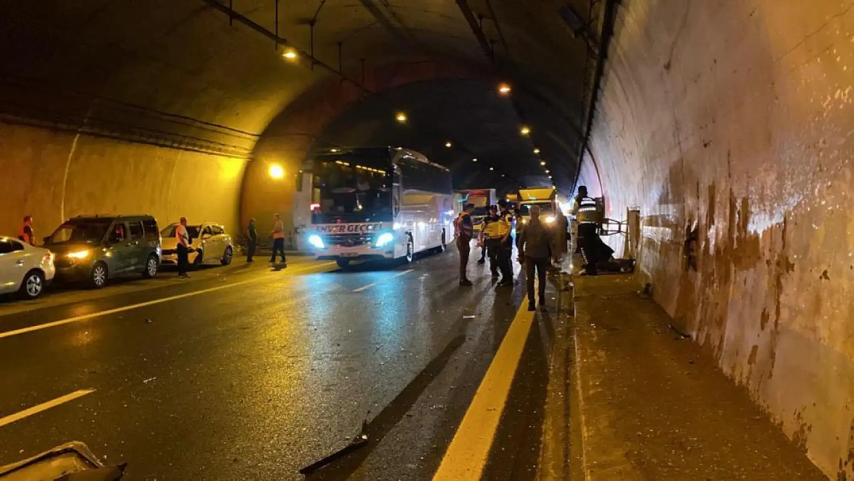 Zincirleme Trafik Kazası:  7 Araç Birbirine Girdi: 5 Kişi Yaralandı