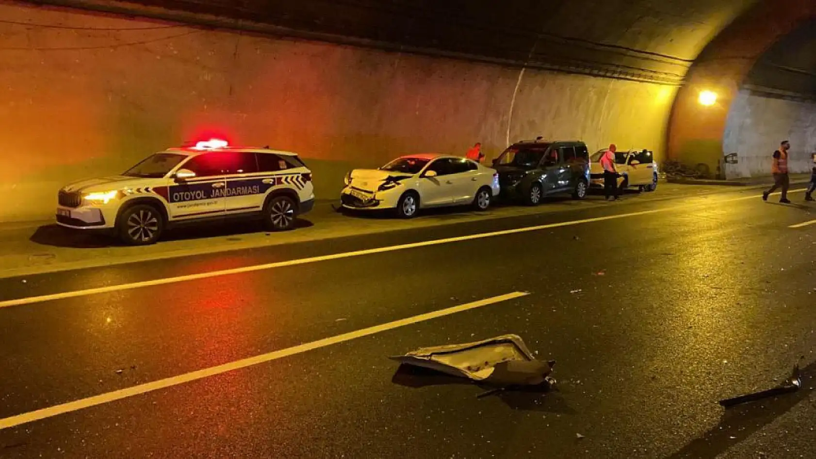 Zincirleme Trafik Kazası:  7 Araç Birbirine Girdi: 5 Kişi Yaralandı