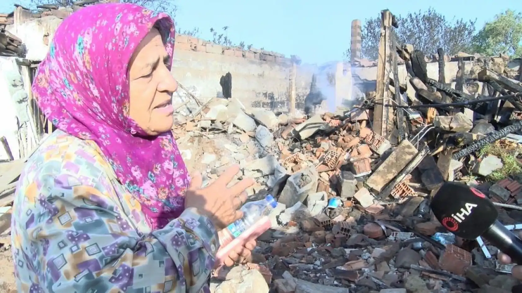 Evi yanan kadının geriye bir canı, bir kimliği, bir de telefonu kaldı