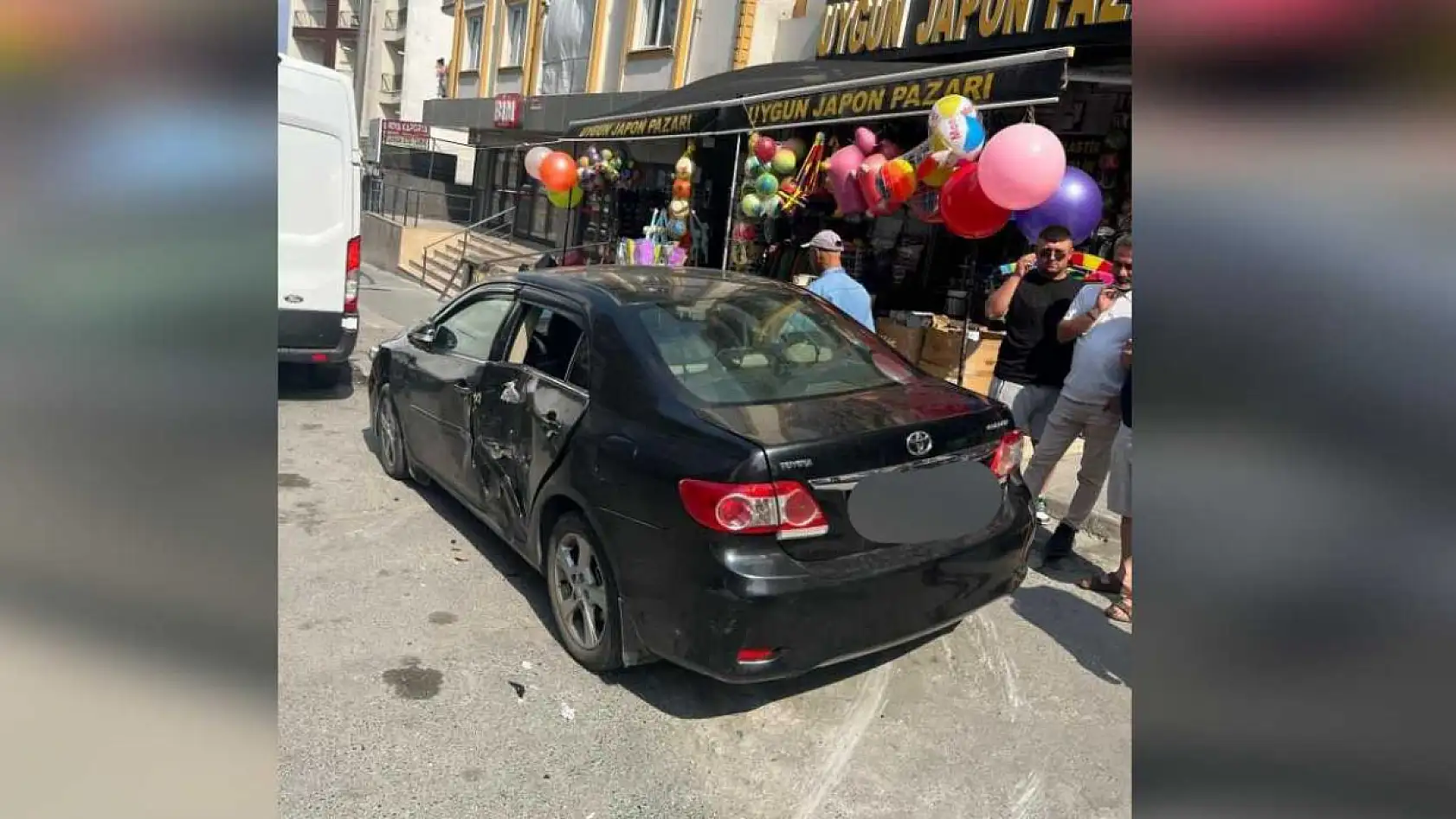 Faciadan dönüldü: Vinç kaydı, yaşlı adam iki torunuyla otomobilin altında kaldı