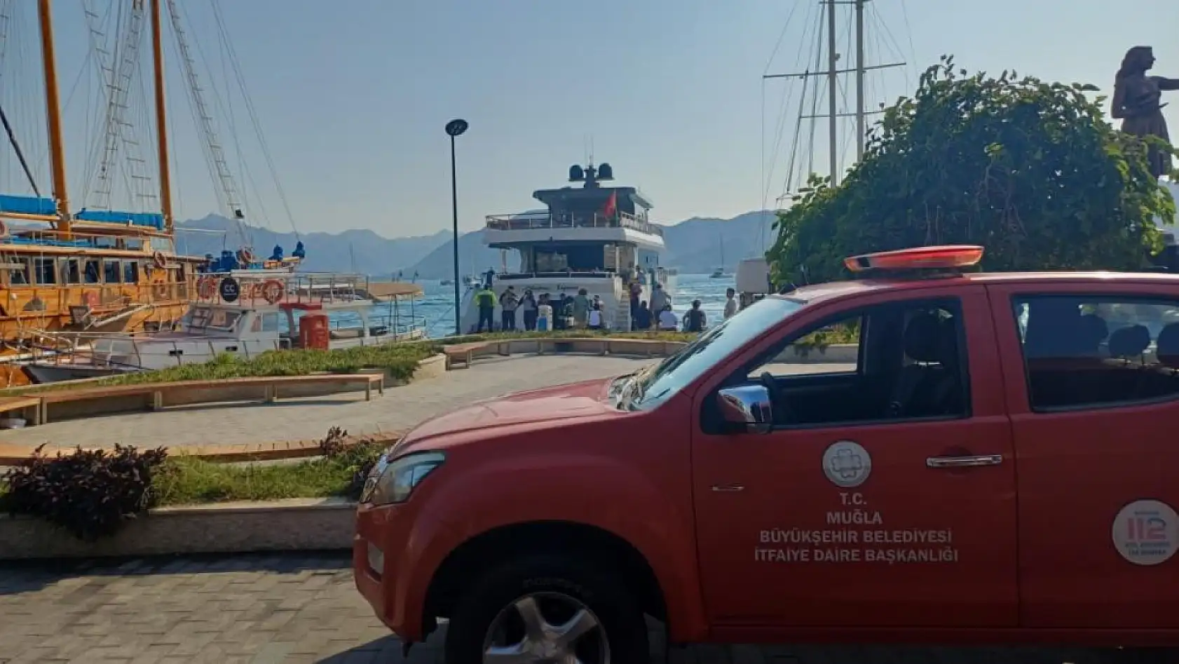 Marmaris Limanı'nda Teknede Yangın Paniği