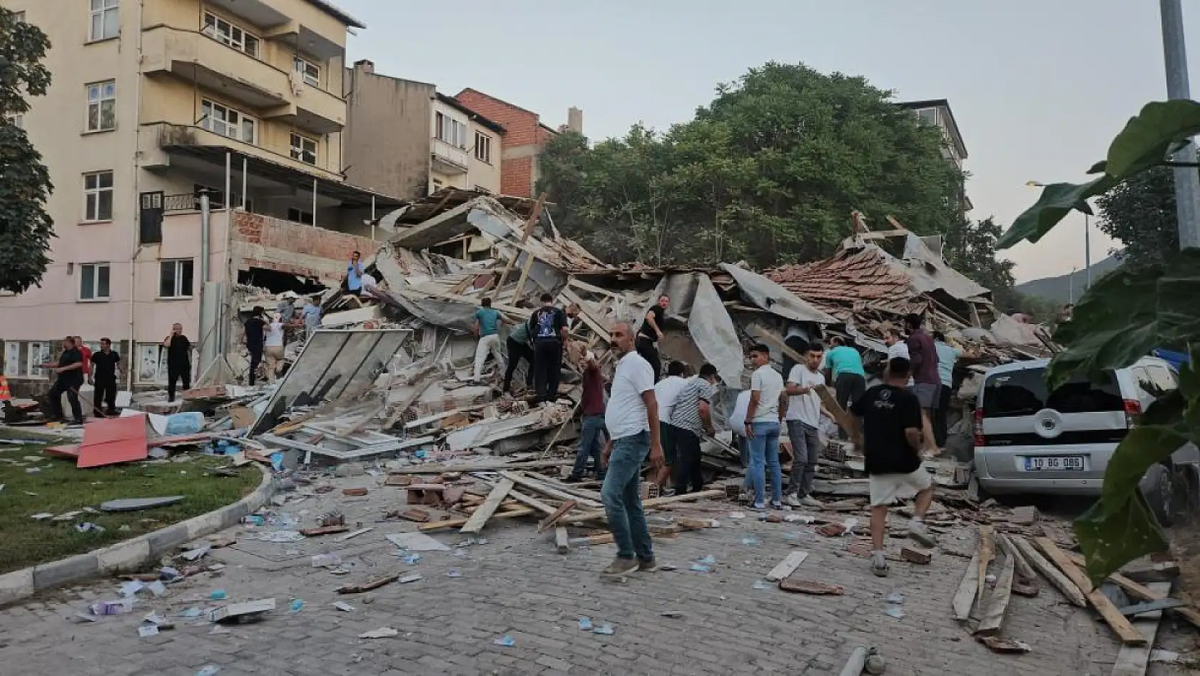 Balıkesir'deki depremde 1 kişi hayatını kaybetti