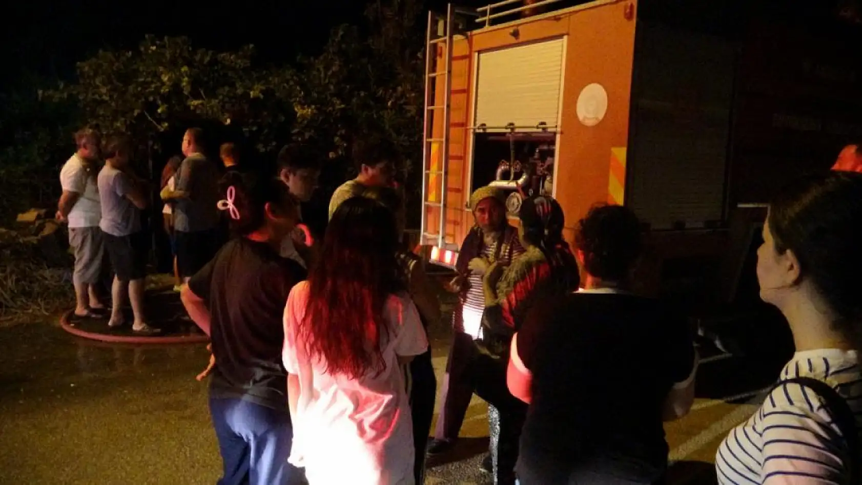 Torununun doğum gününü kutlarken evinin yandığı haberini aldı