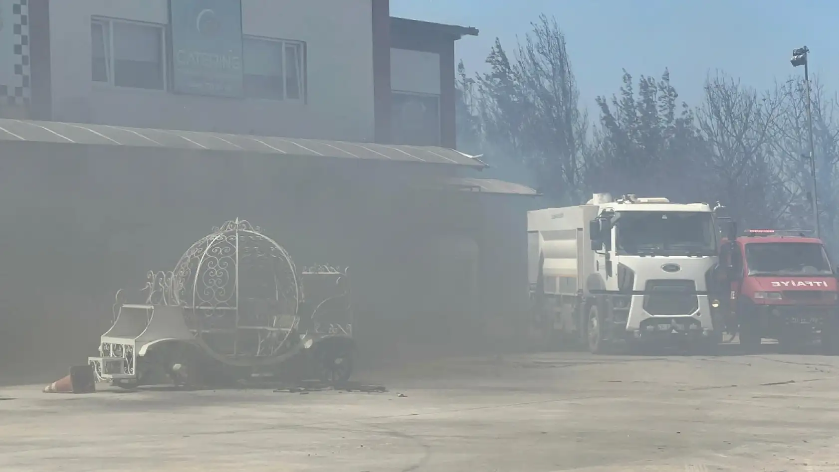 Çanakkale'de yangın işletmelere sıçradı