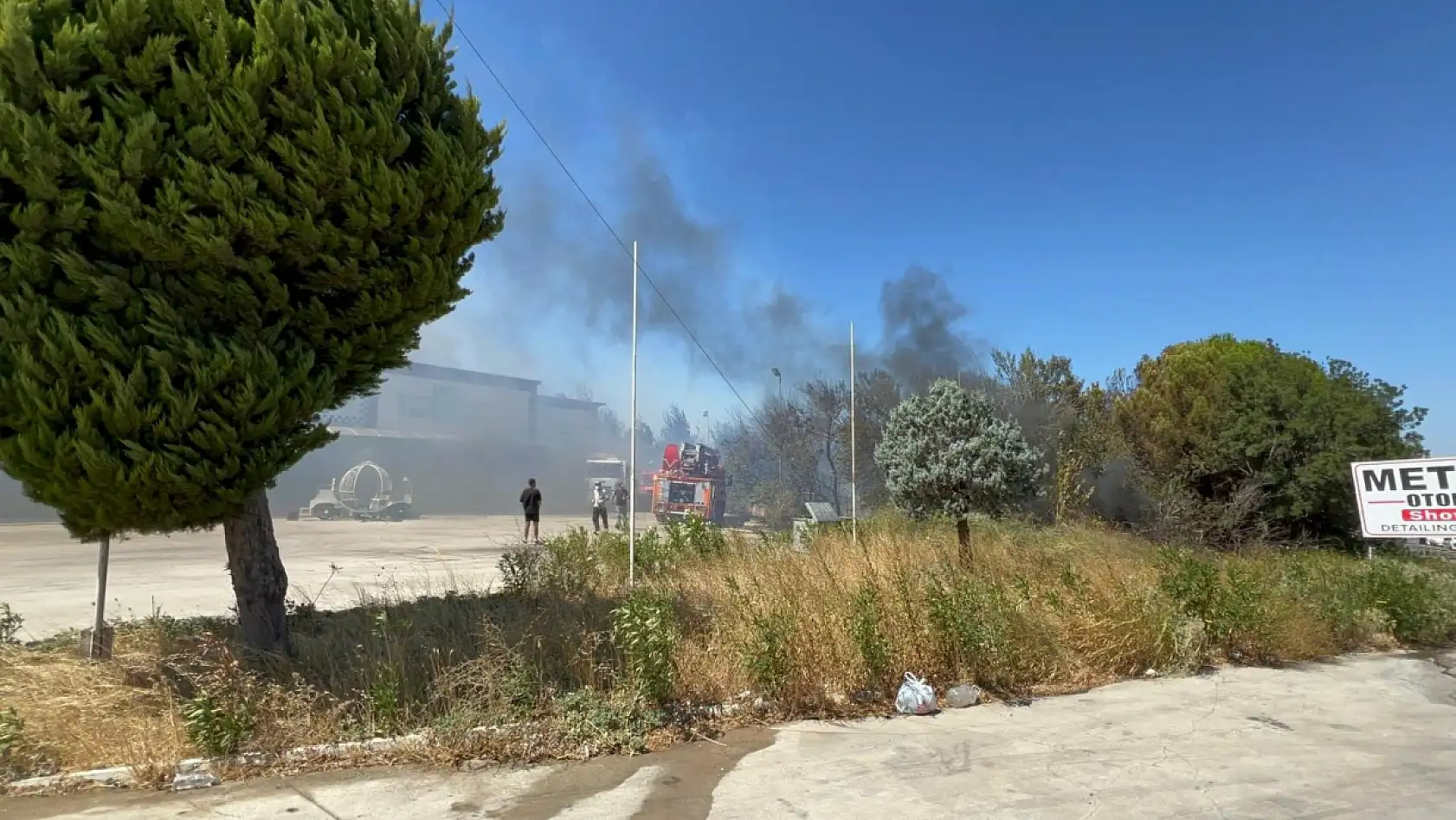 Çanakkale'de yangın işletmelere sıçradı