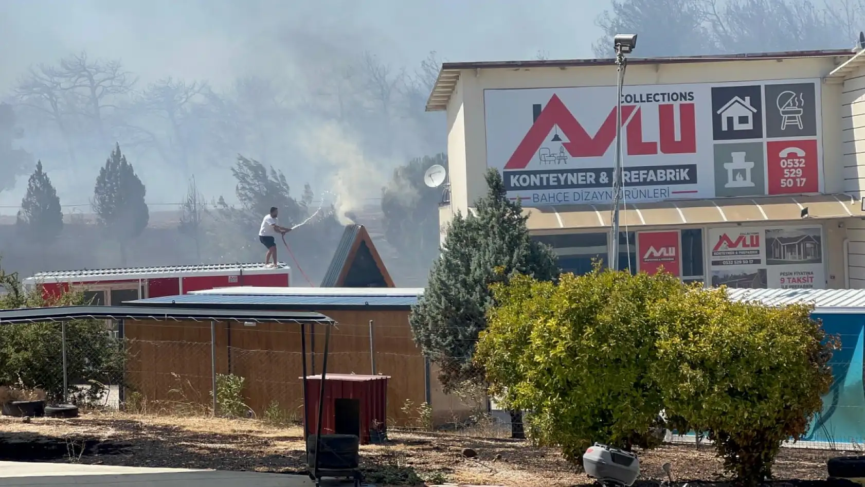 Çanakkale'de yangın işletmelere sıçradı