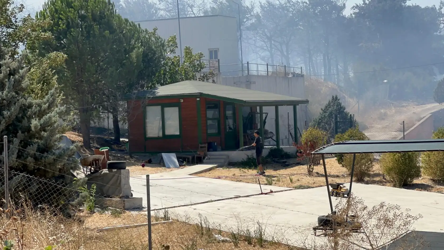 Çanakkale'de yangın işletmelere sıçradı