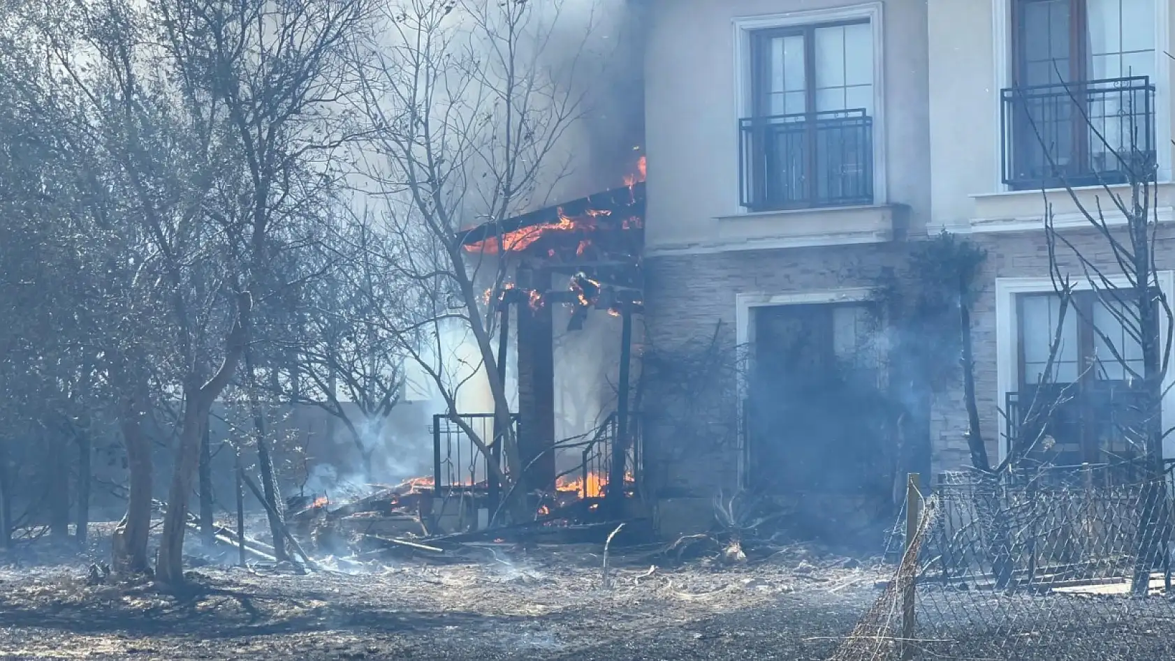Çanakkale'de orman yangını devam ediyor