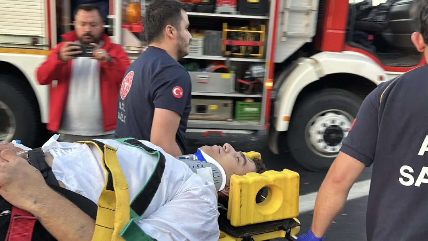 Yolcu otobüsü ile soğan yüklü kamyon çarpıştı: 1 ölü, 10 yaralı