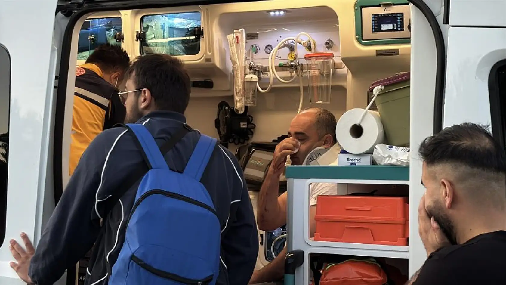 Yolcu otobüsü ile soğan yüklü kamyon çarpıştı: 1 ölü, 10 yaralı