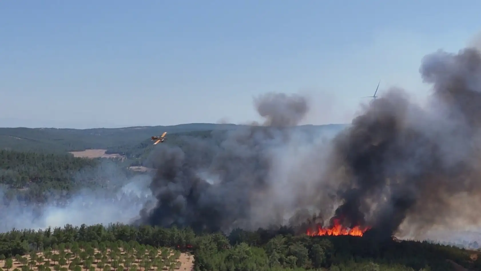 Çanakkale'de alevler yeniden yükseldi, havadan karadan müdahale sürüyor
