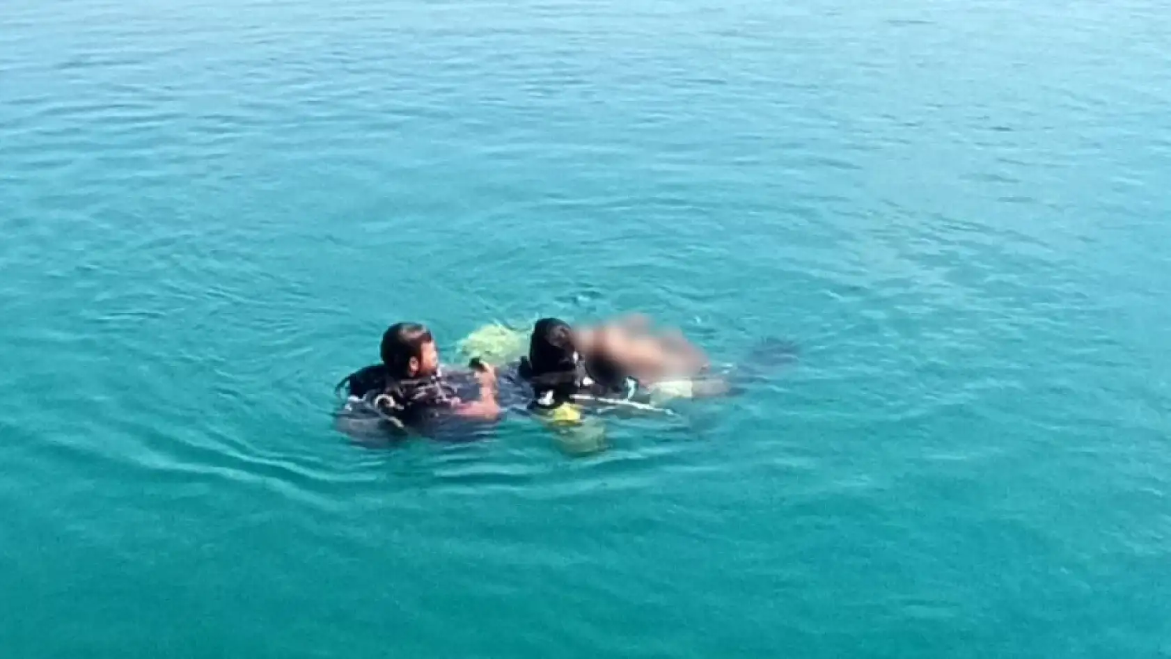 Ölüme balıklama atlayan adam yaşamını yitirdi