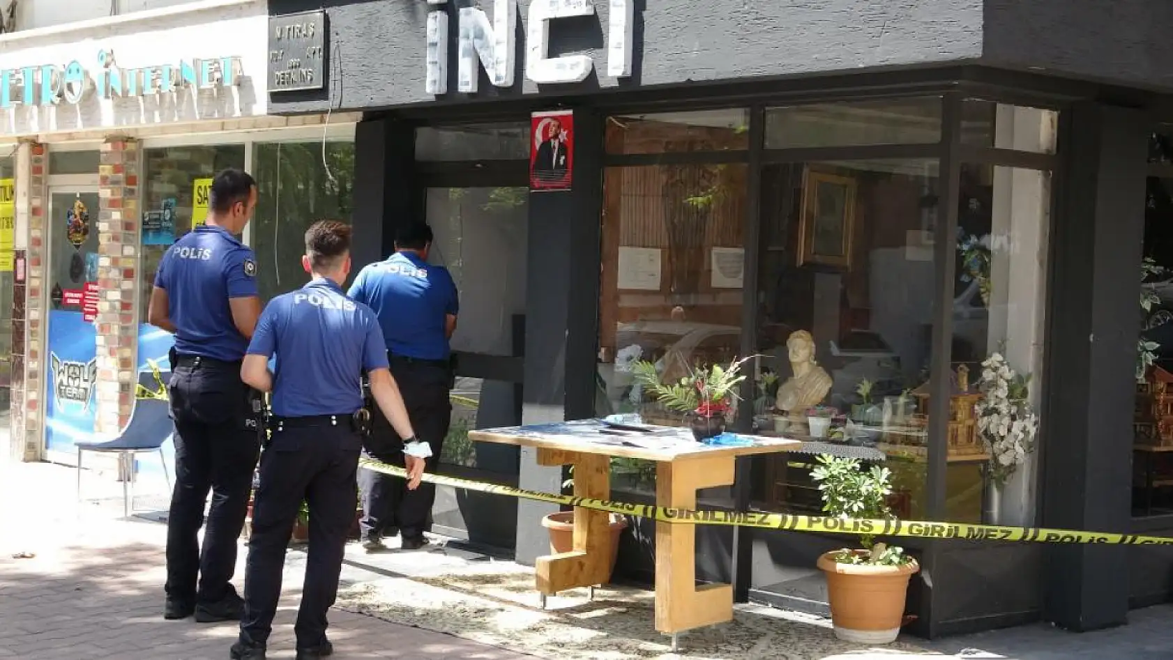 Kötü kokular üzerine girilen ofiste cansız beden bulundu