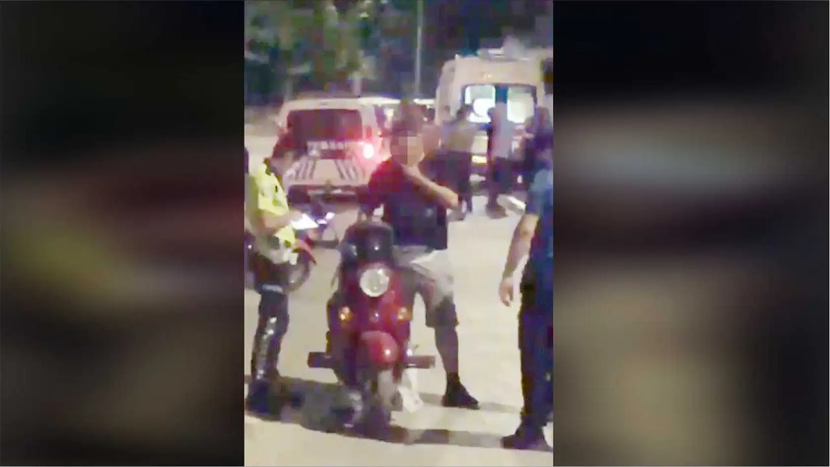 Otomobiliyle evine dönmek isteyen aileye dehşeti yaşattılar