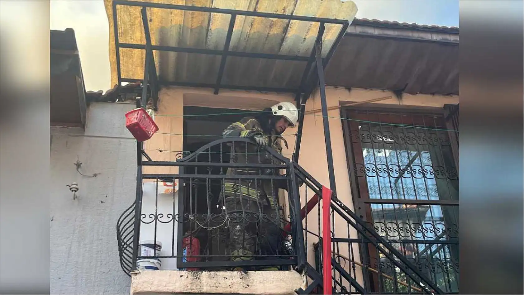 Hurdalık yangını büyüdü, evler küle döndü